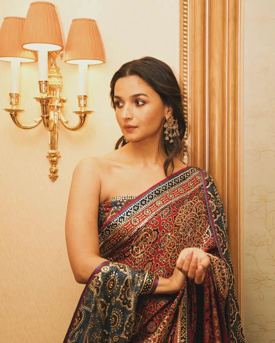 BOLLYWOOD ACTRESS ALIA BHATT PHOTOSHOOT IN MAROON COLOR SAREE 9